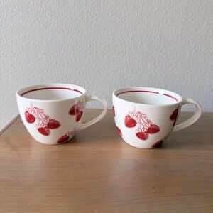 💙Starbucks 2007 set of two strawberry coffee cups